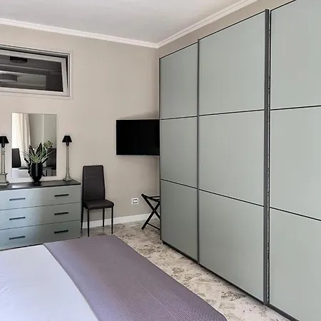 Apartment Visconti 90 *