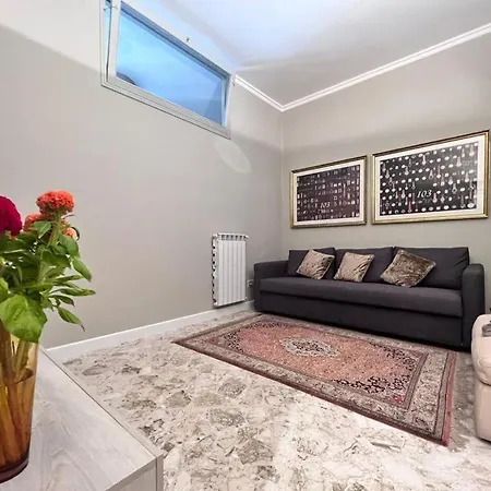 Apartment Visconti 90 *